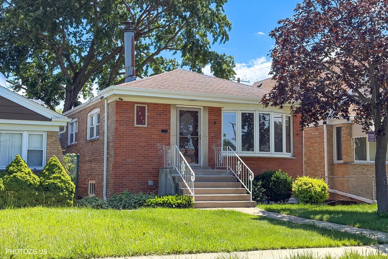 7847 Mason Ave., Burbank, IL 60459