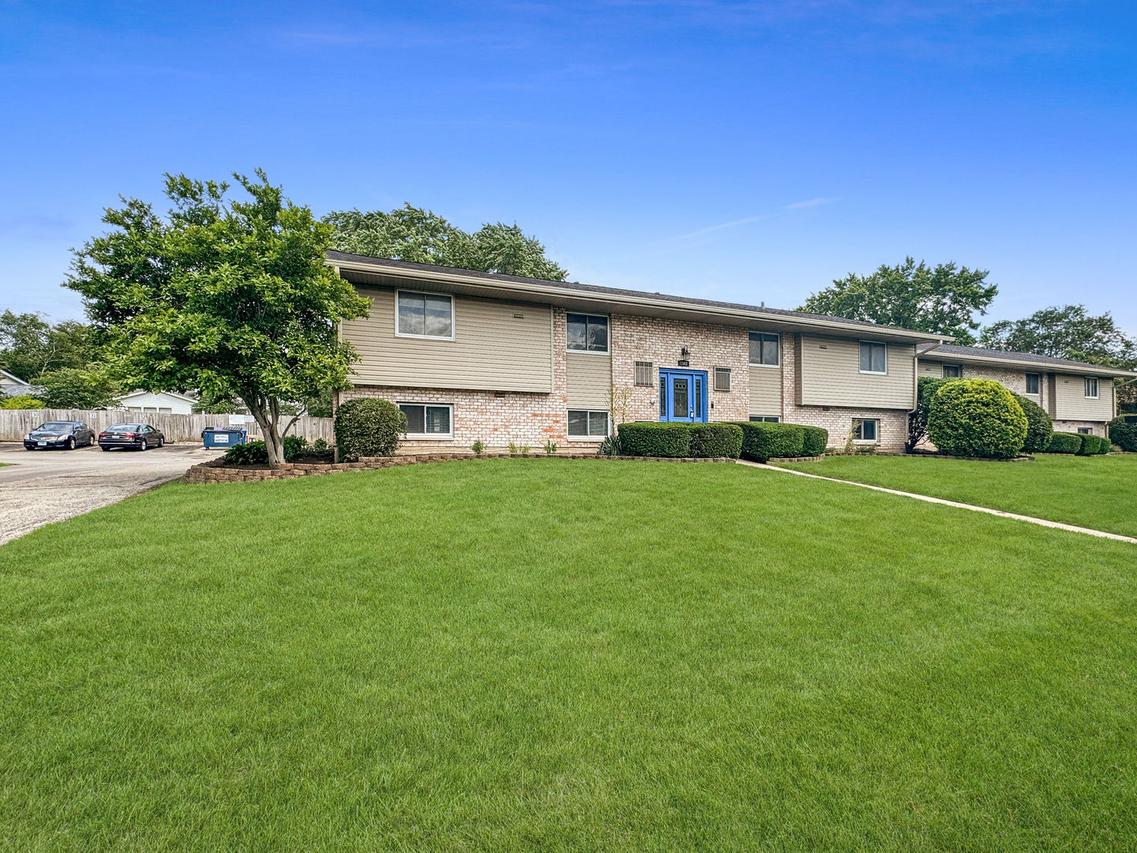 1342 S 14th St. #B2, St. Charles, IL 60174