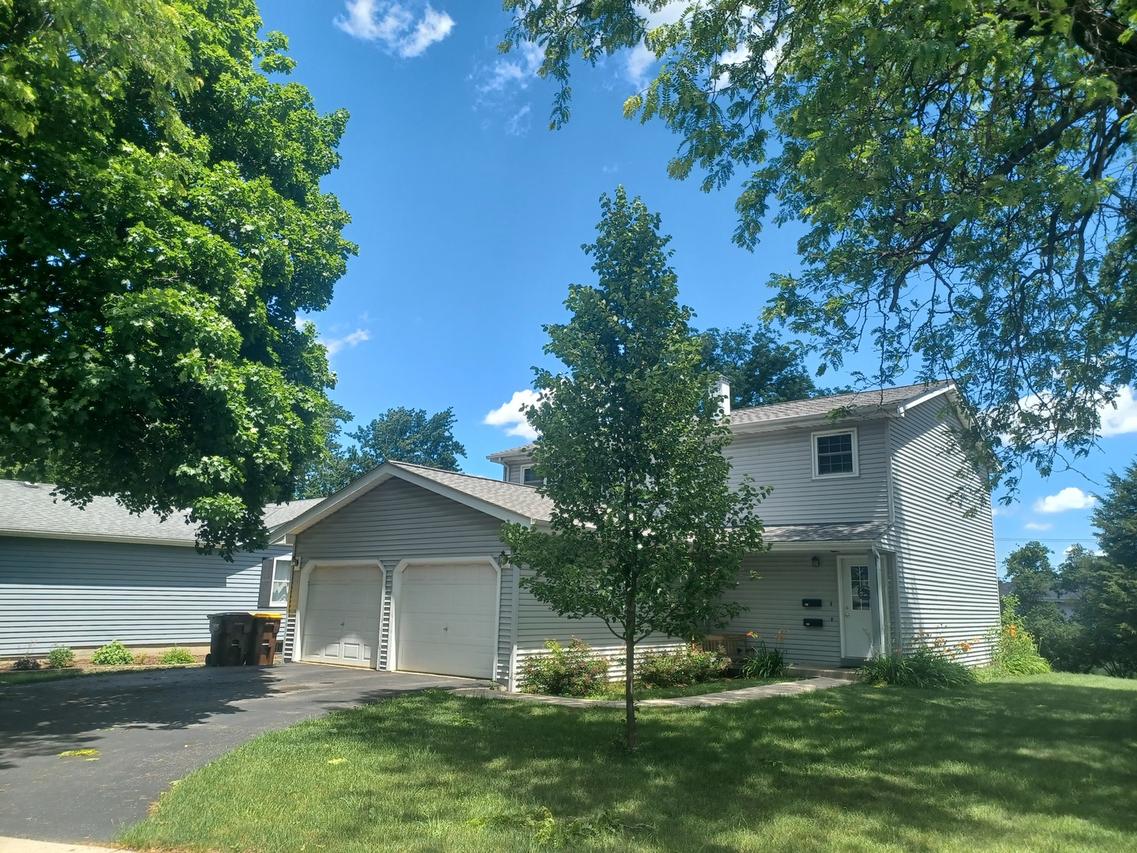 855-857 Rhodes St., Woodstock, IL 60098