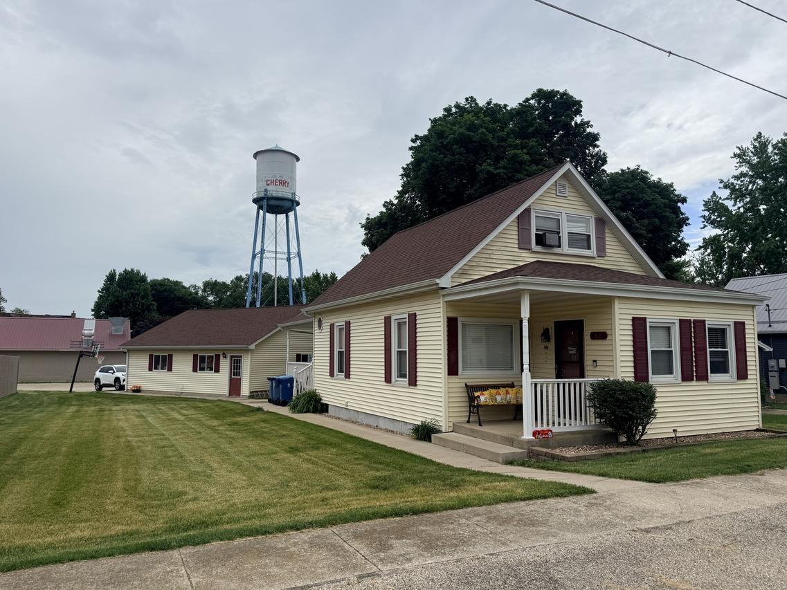 12 W Park Ave., Cherry, IL 61317