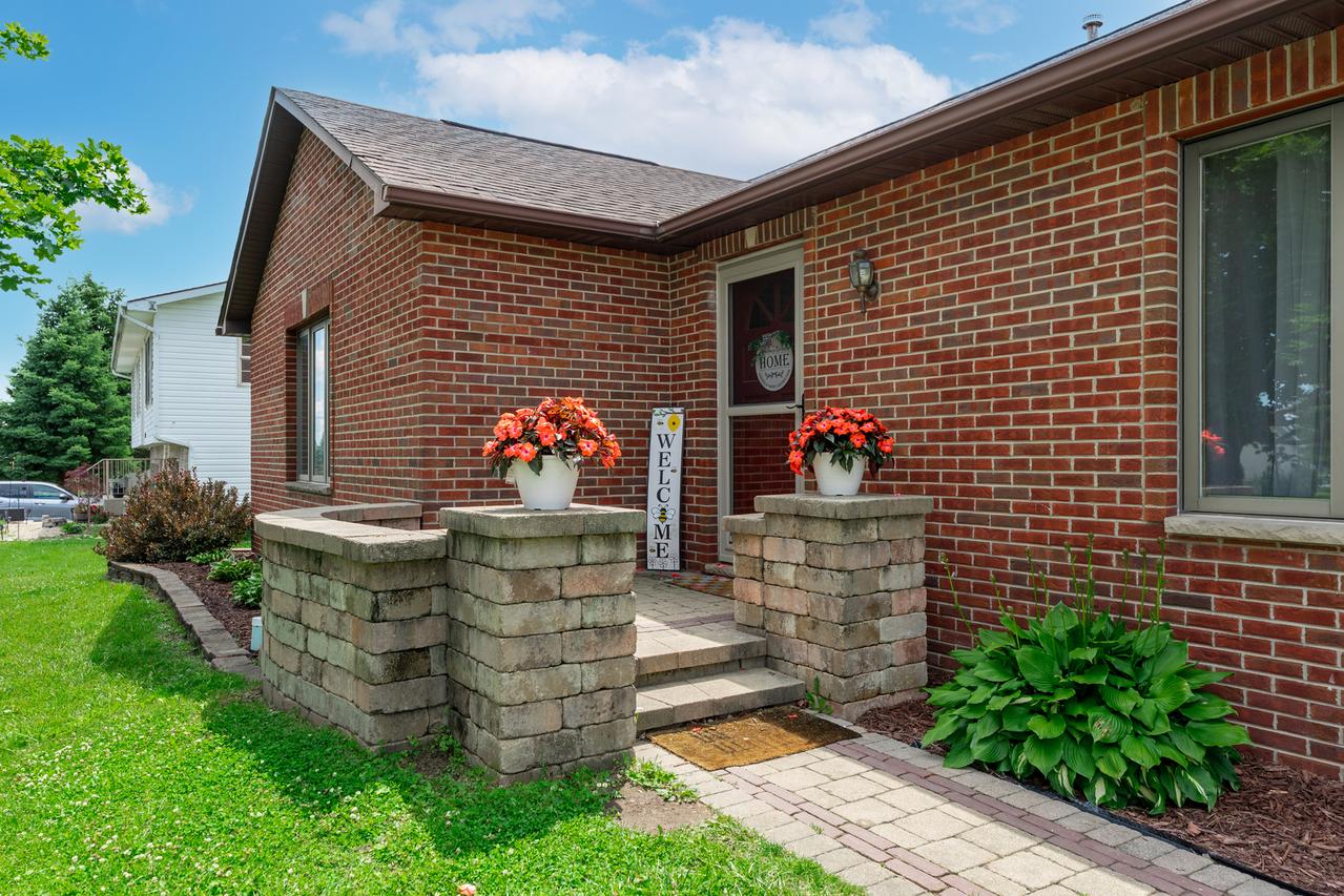10205 Sharon Ln., Hebron, IL 60034