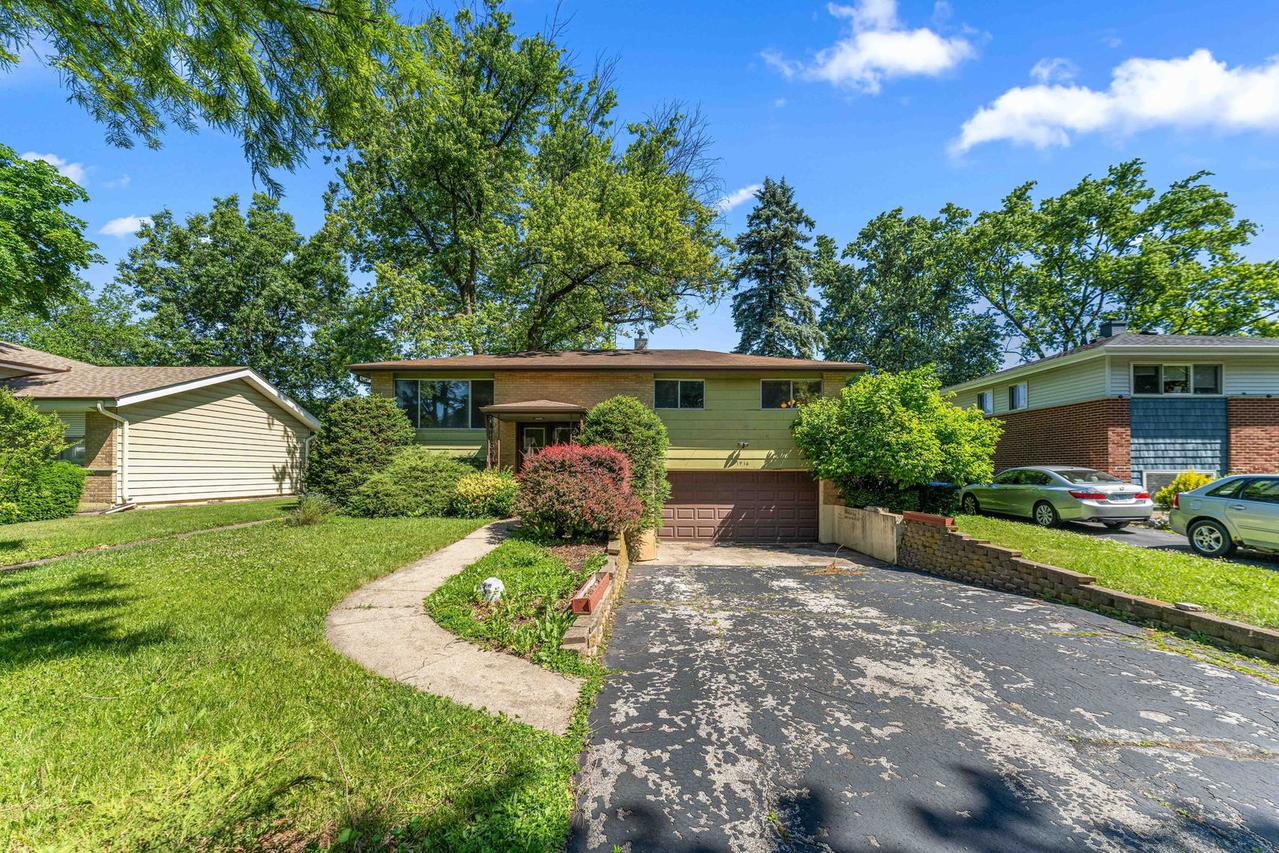 1916 E Yuma Ln., Mount Prospect, IL 60056