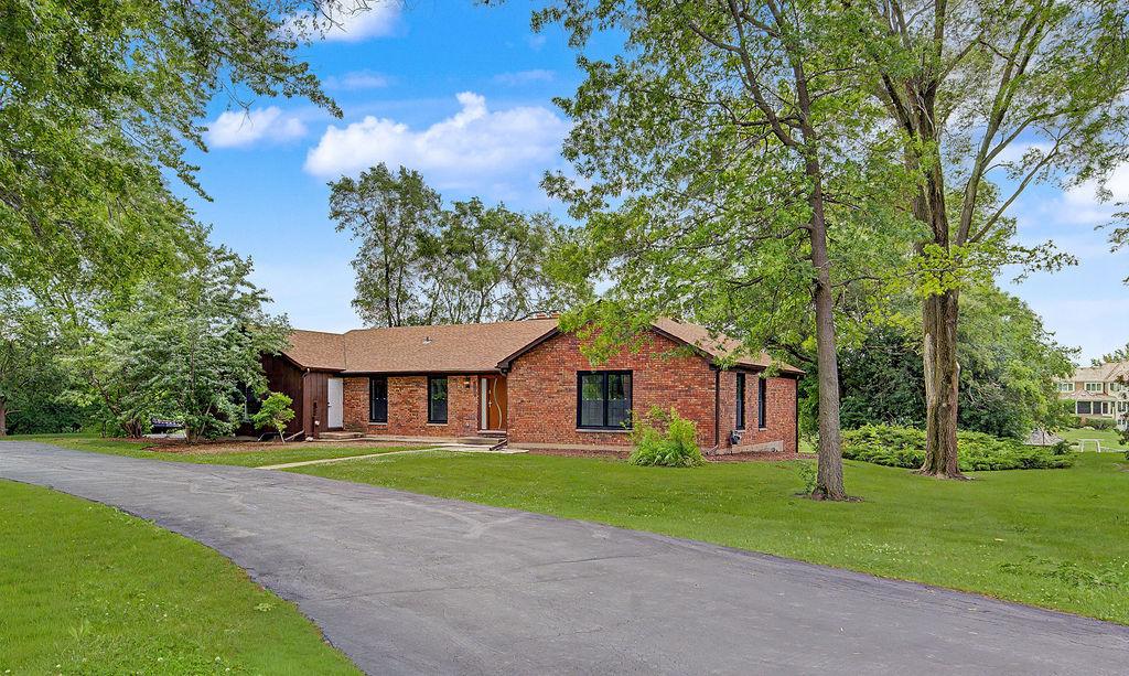15 Turning Shore Dr., South Barrington, IL 60010