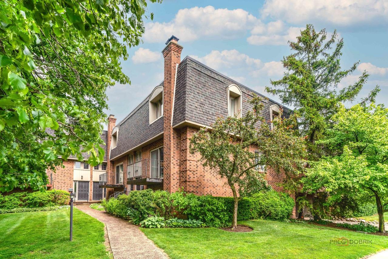 1111 S Waukegan Rd. #4, Lake Forest, IL 60045