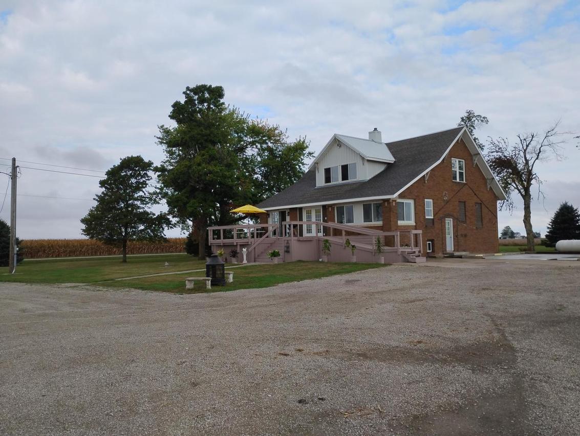 10788 N 1000 East Rd., Chenoa, IL 61726