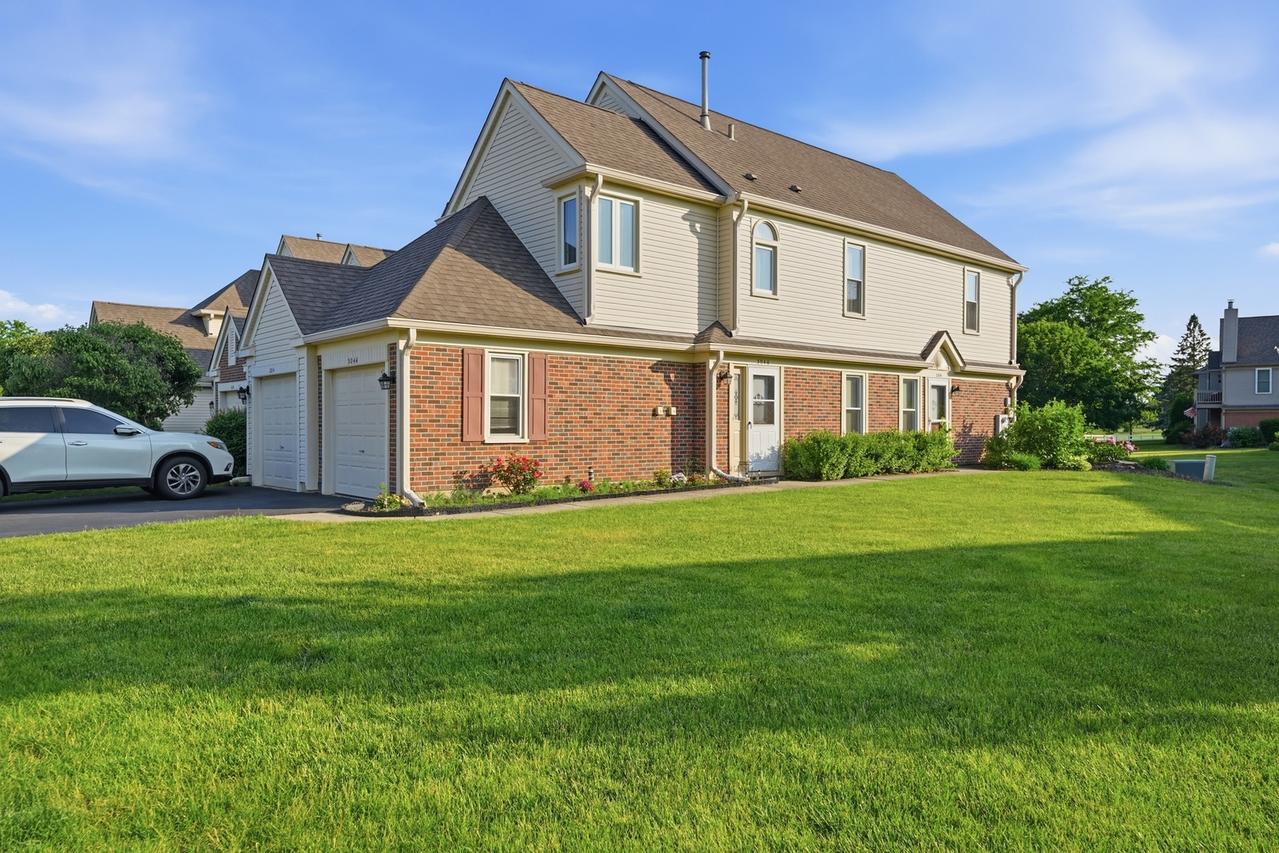 304 University Ln. #A, Elk Grove Village, IL 60007