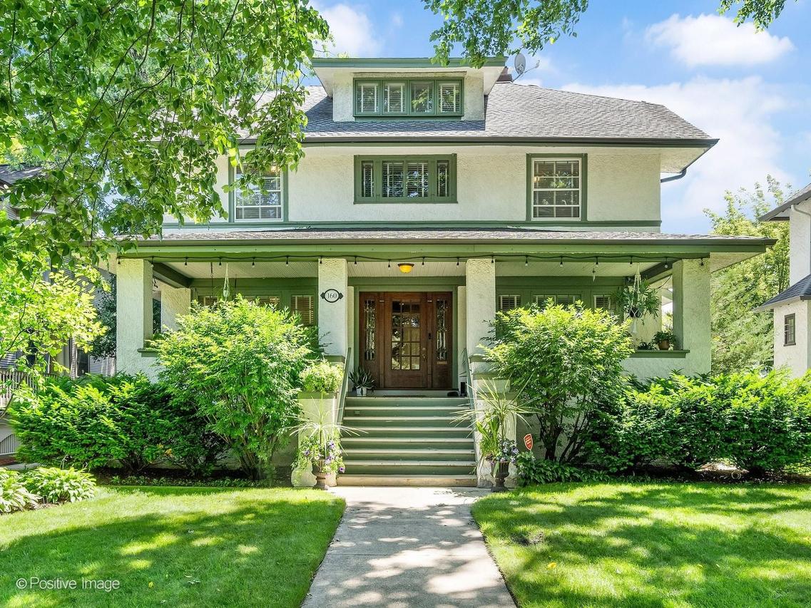 160 N Elmwood Ave., Oak Park, IL 60302