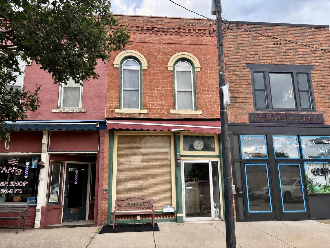 702 N Side Sq., Clinton, IL 61727