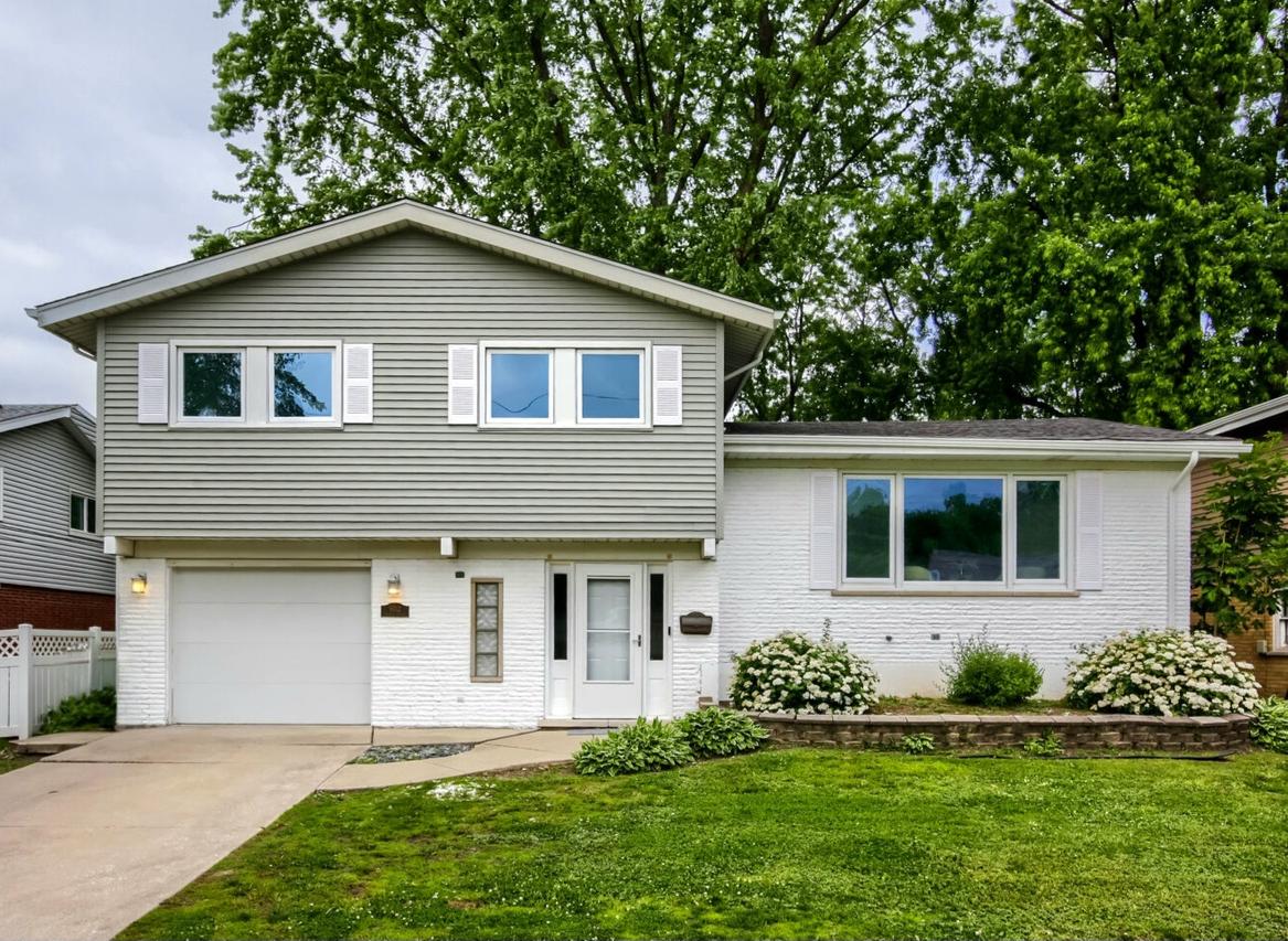 10112 S Kostner Ave., Oak Lawn, IL 60453
