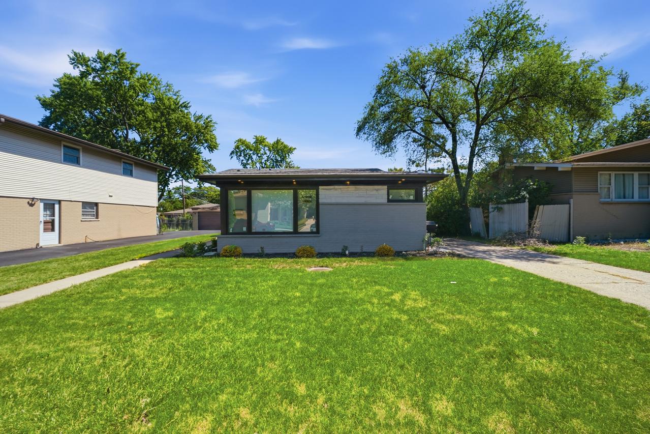9407 Ozark Ave., Morton Grove, IL 60053