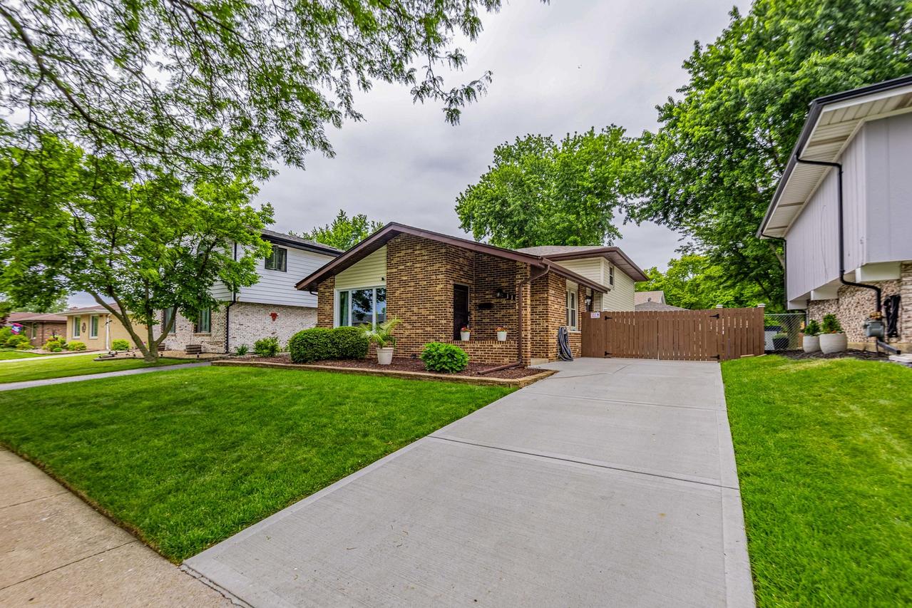11938 S Tripp Ave., Alsip, IL 60803