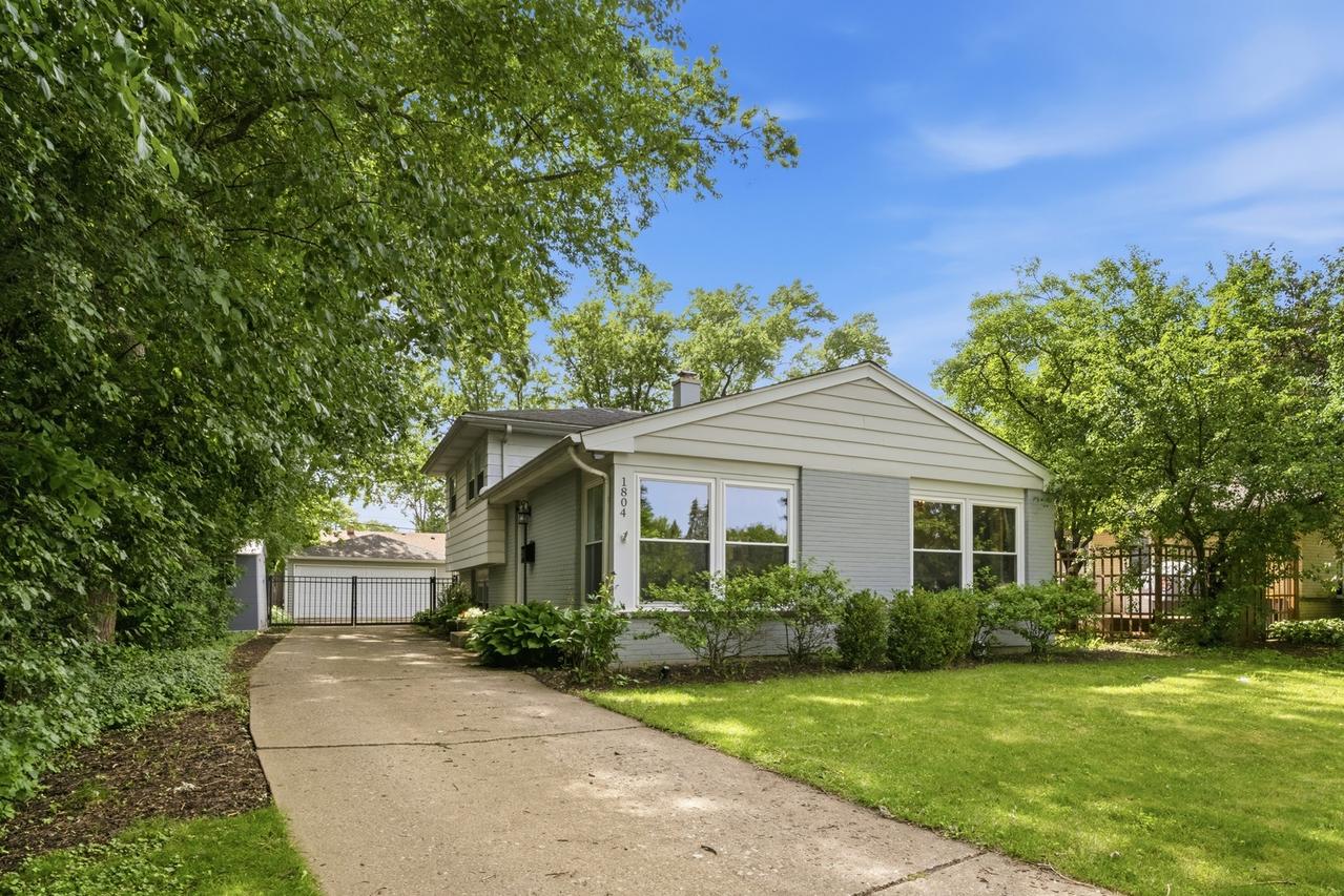 1804 Winthrop Rd., Highland Park, IL 60035