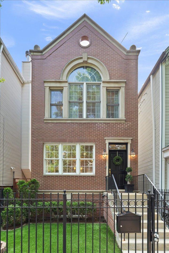 2911 N Racine Ave., Chicago, IL 60657