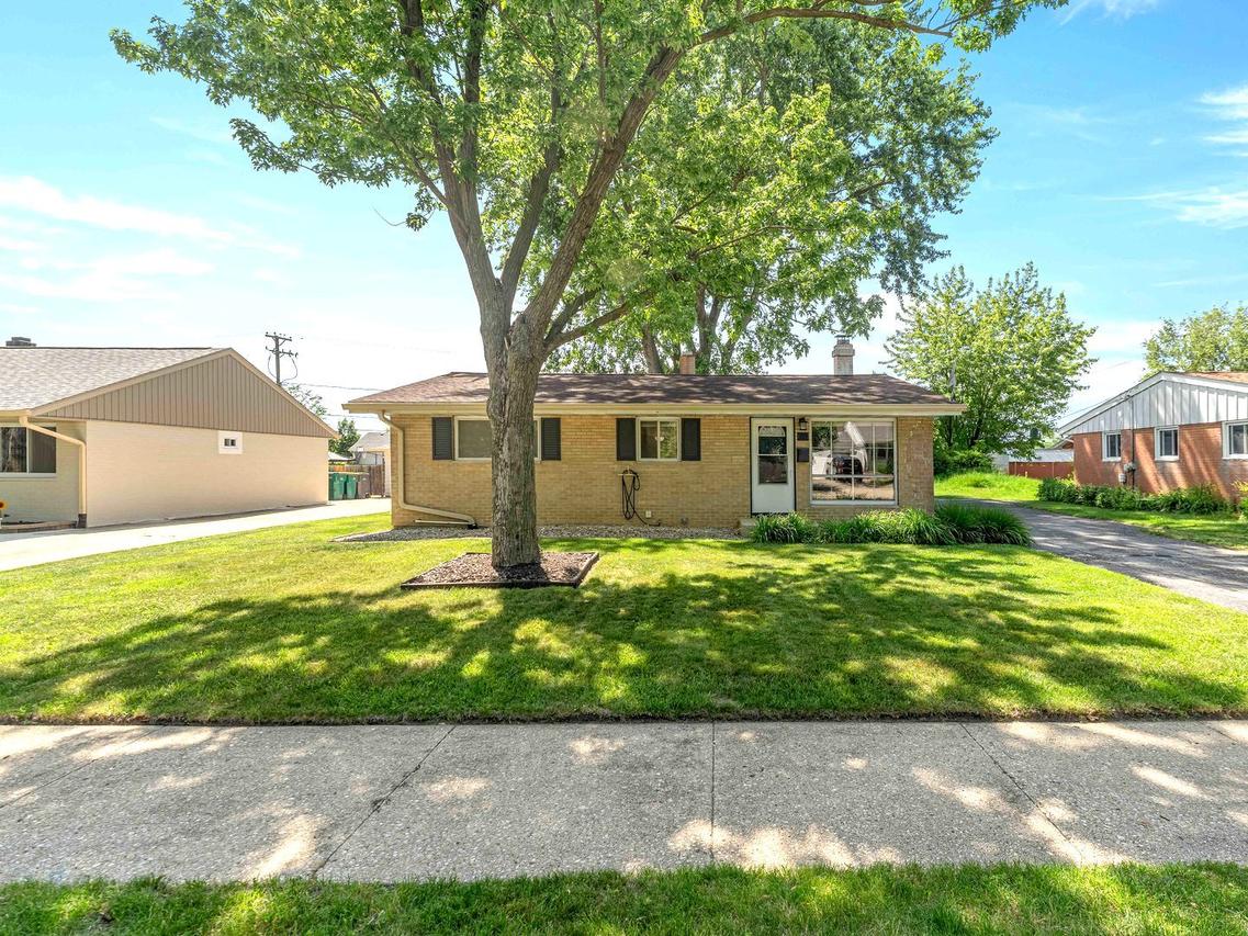 317 Fairlane Dr., Joliet, IL 60435
