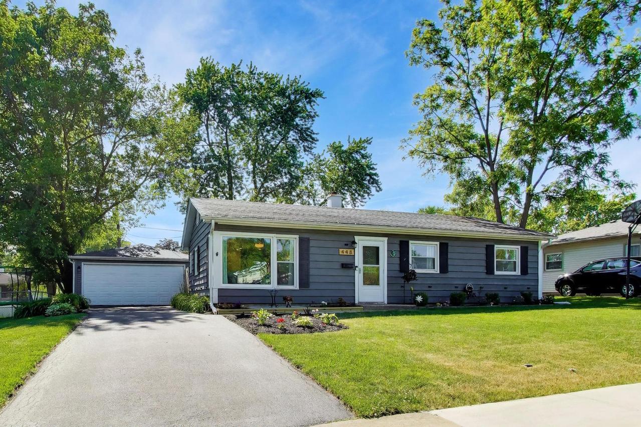 448 N Pershing Ave., Mundelein, IL 60060