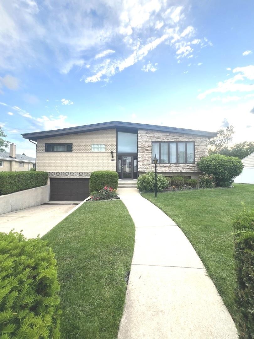 5018 N Olympia Ave., Chicago, IL 60656