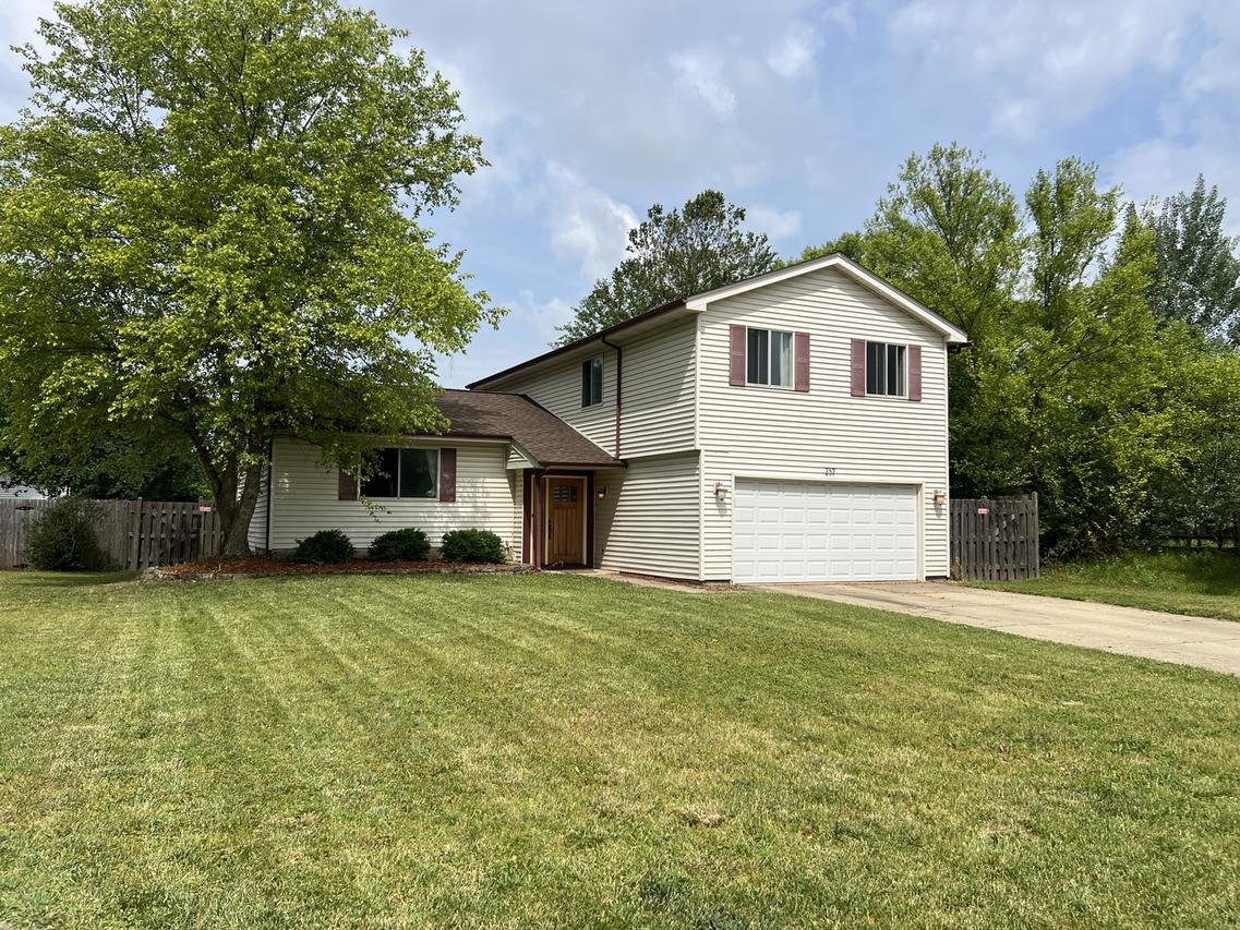 237 Aspen Dr., Bolingbrook, IL 60440