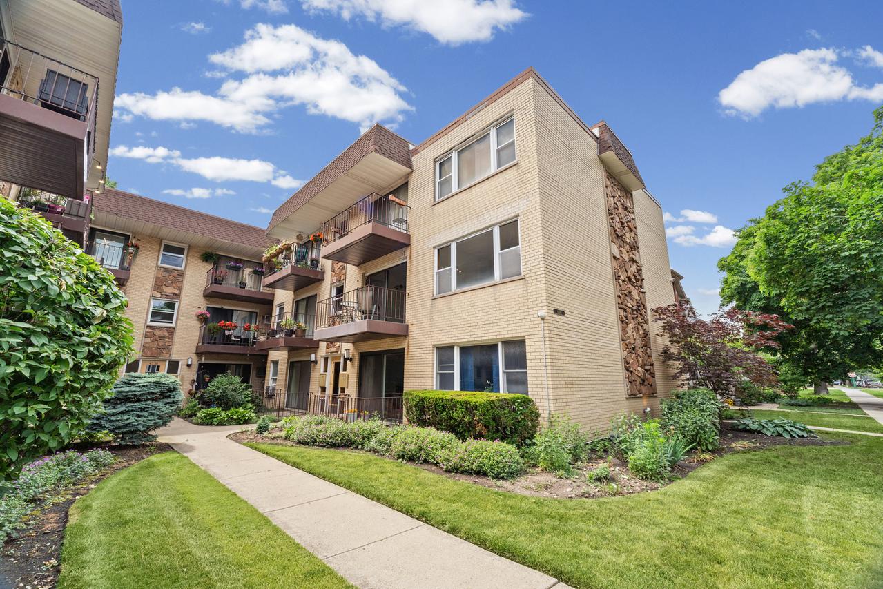 4338 N Keeler Ave. #2F, Chicago, IL 60641