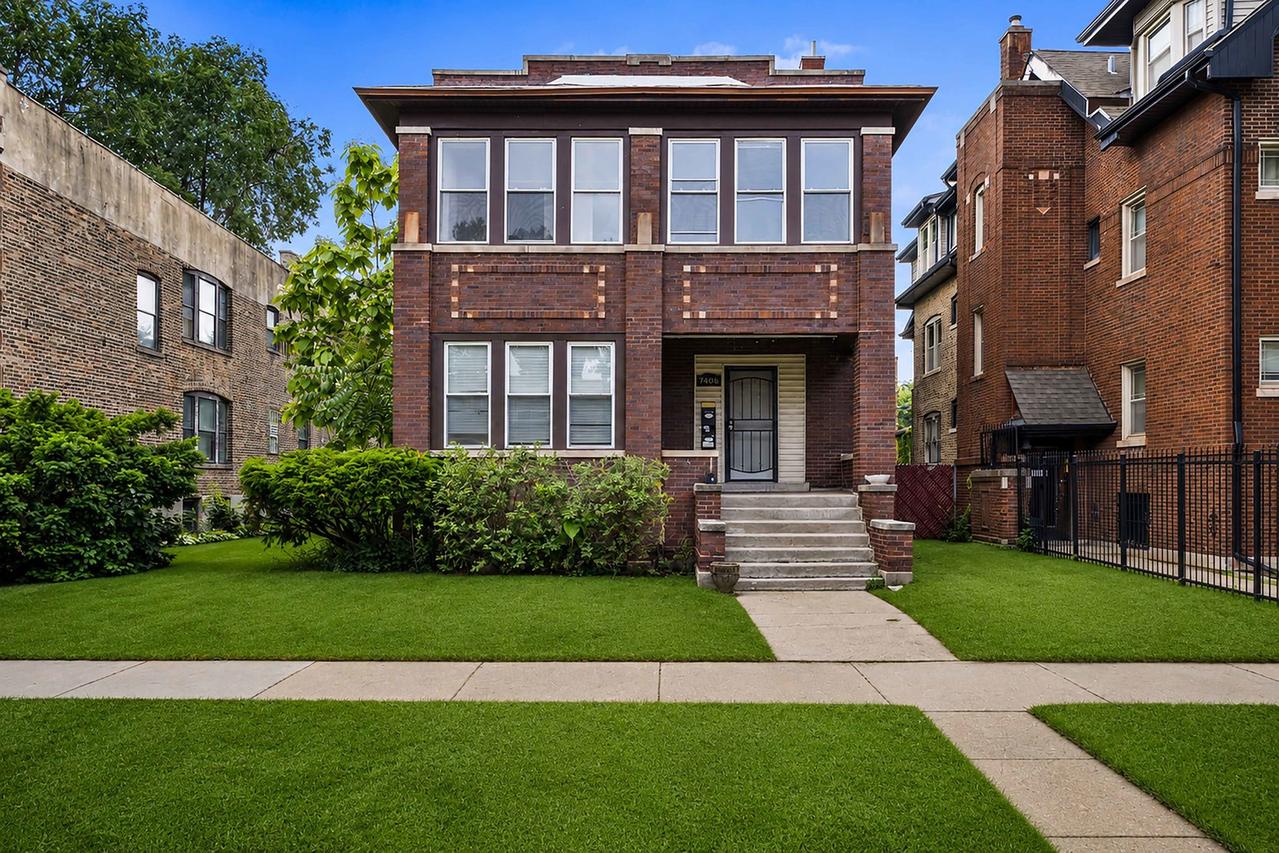 7406 S Crandon Ave., Chicago, IL 60649