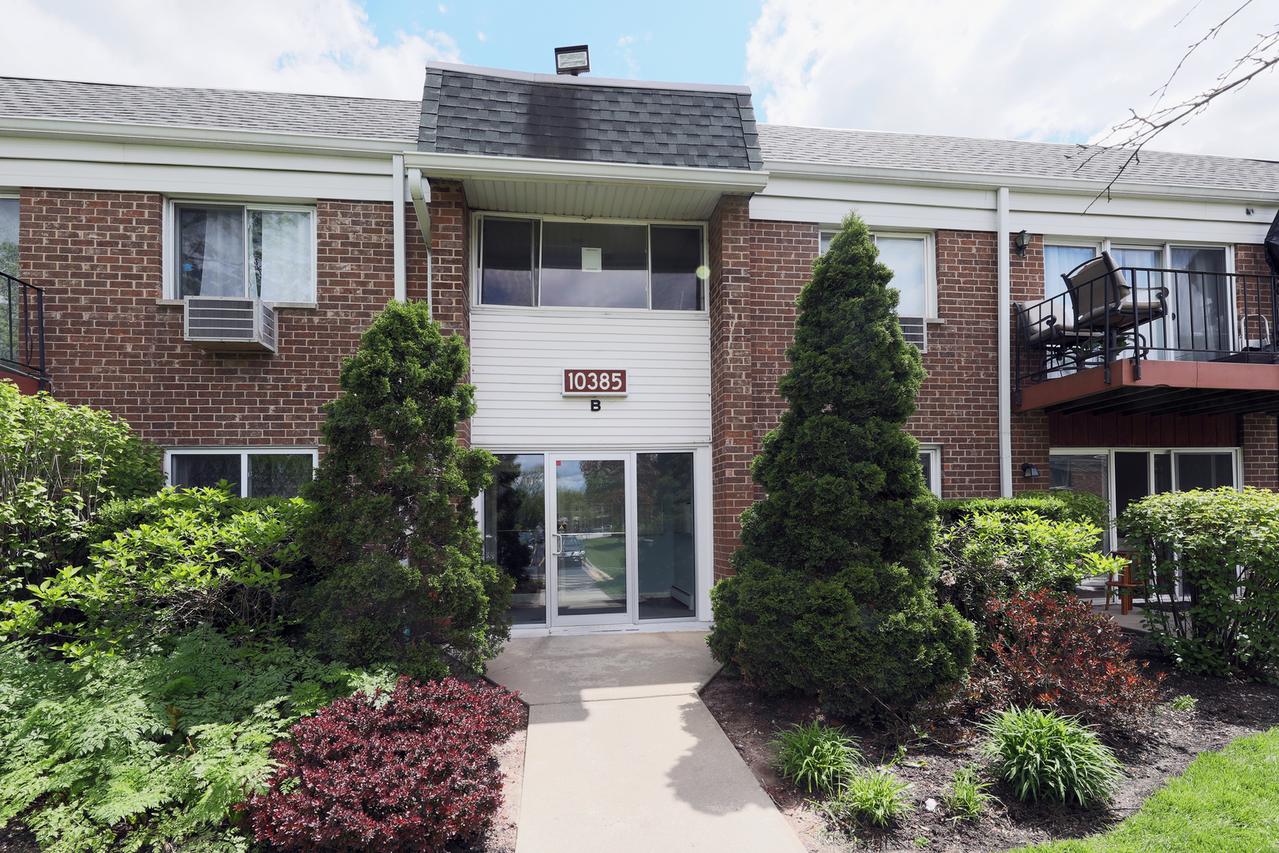 10385 Dearlove Rd. #1K, Glenview, IL 60025