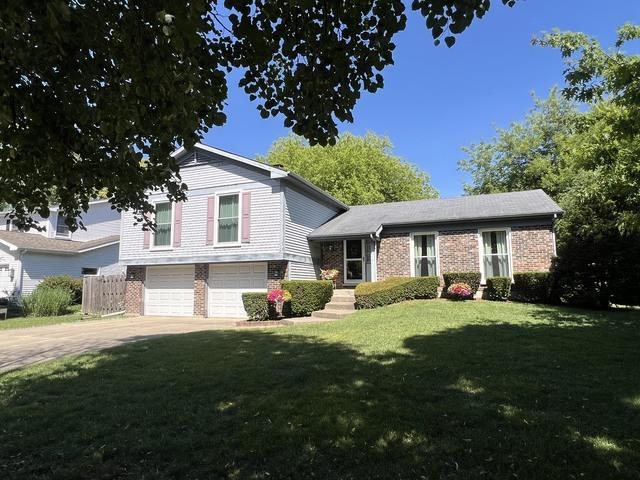 821 Blue Mound Dr., Crystal Lake, IL 60014