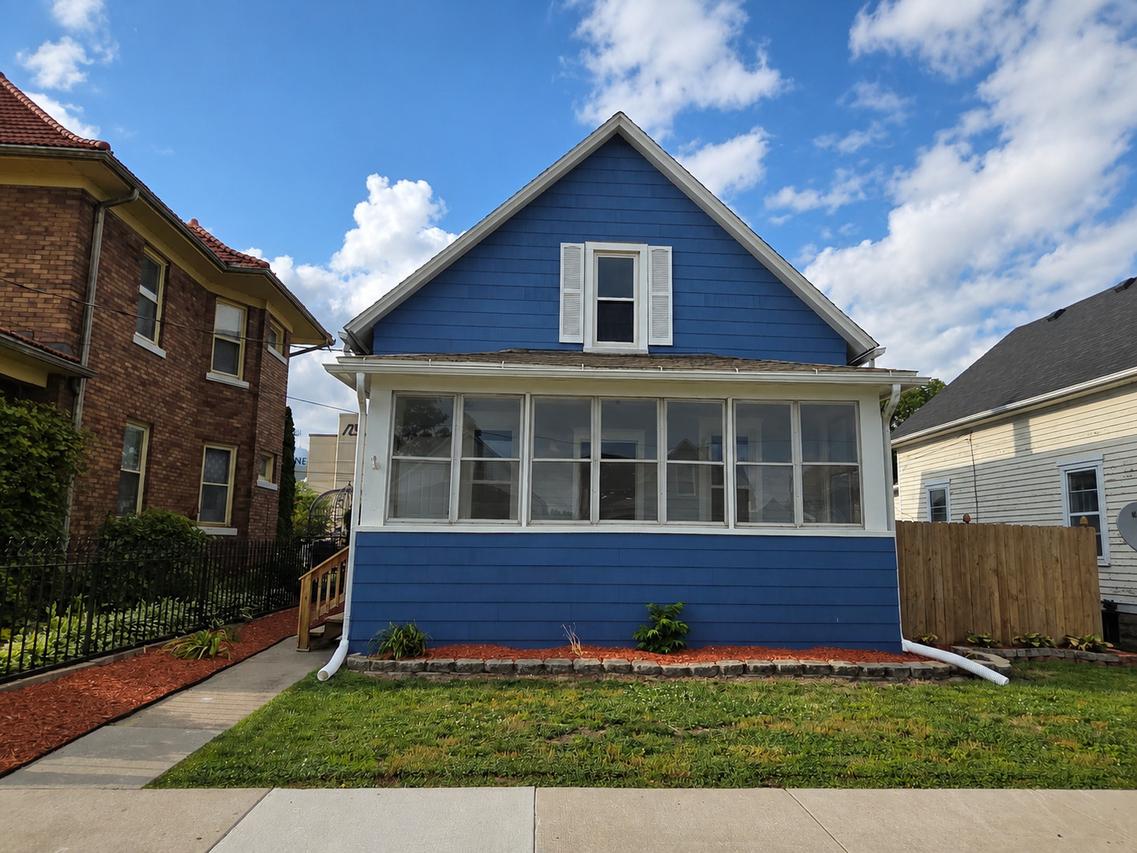 717 17th Ave., Moline, IL 61265