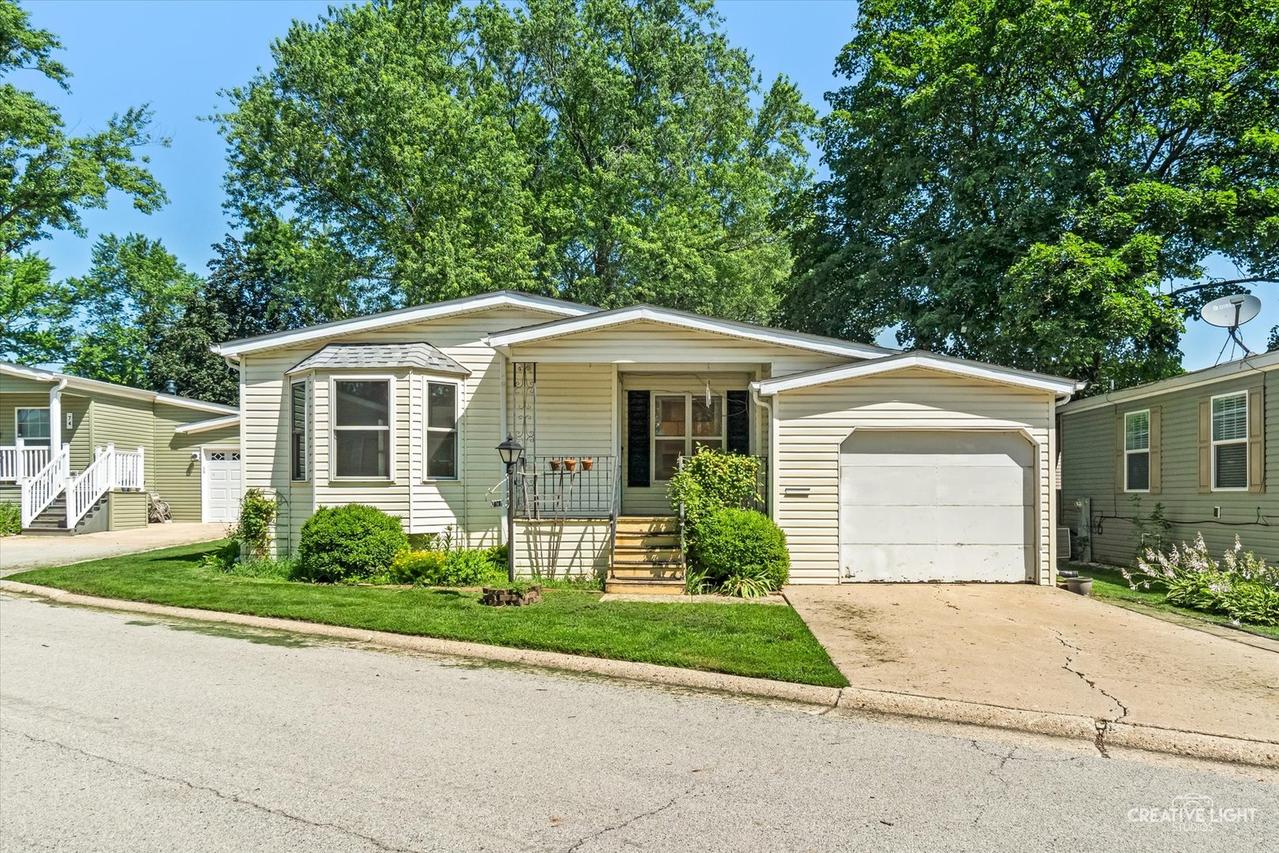 70 Melbrooke Rd., Elgin, IL 60123