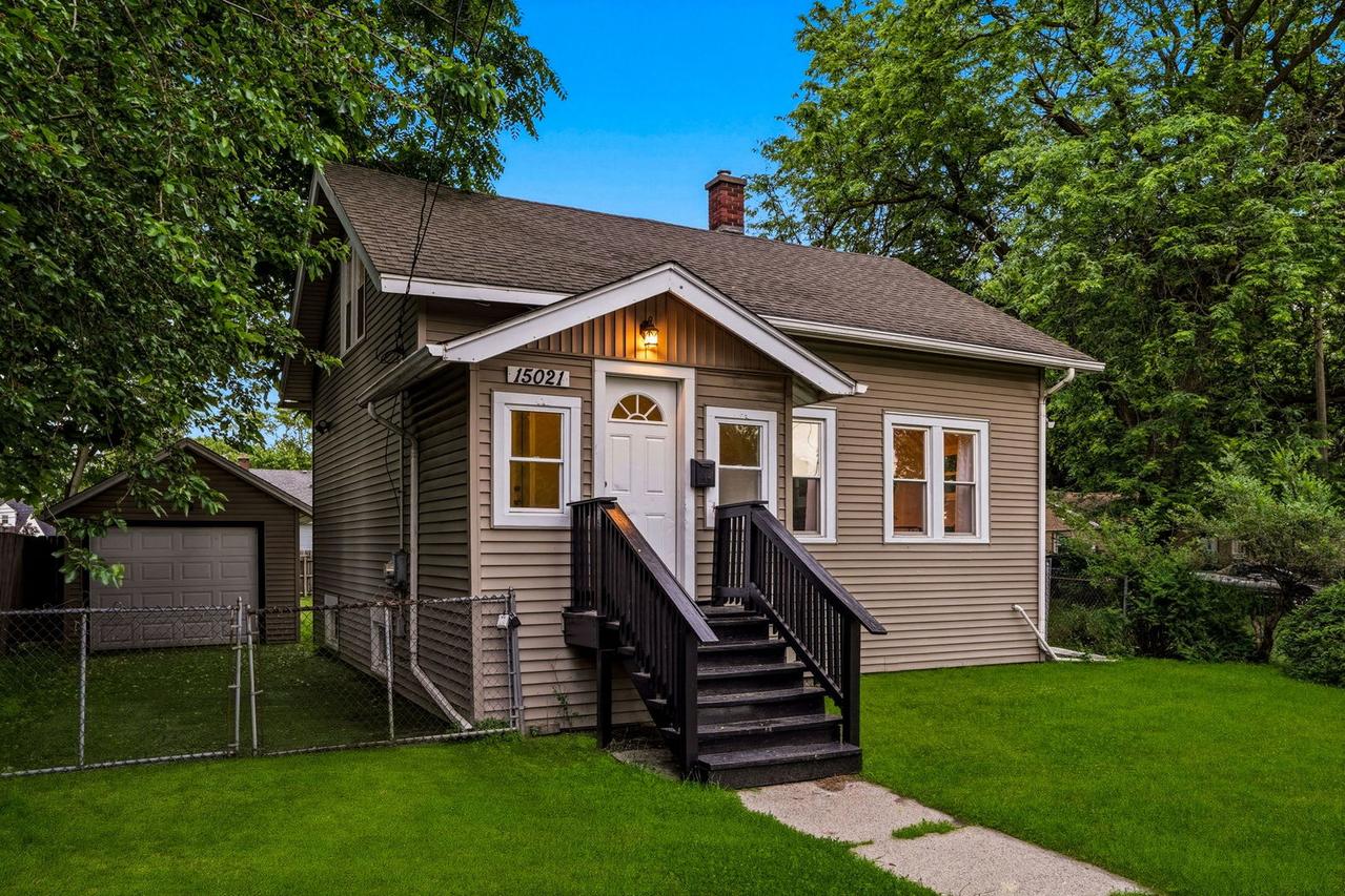 15021 Perry Ave., South Holland, IL 60473