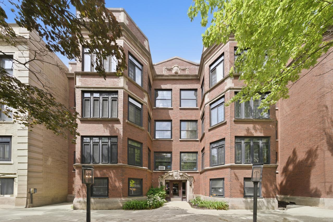 518 W Surf St. #1, Chicago, IL 60657