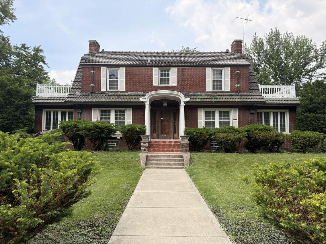 14200 S Burnham Ave., Burnham, IL 60633