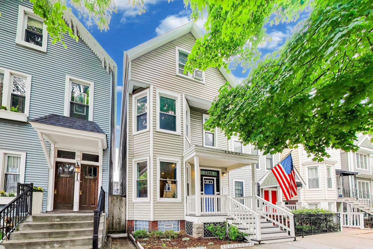 2245 W Melrose St., Chicago, IL 60618