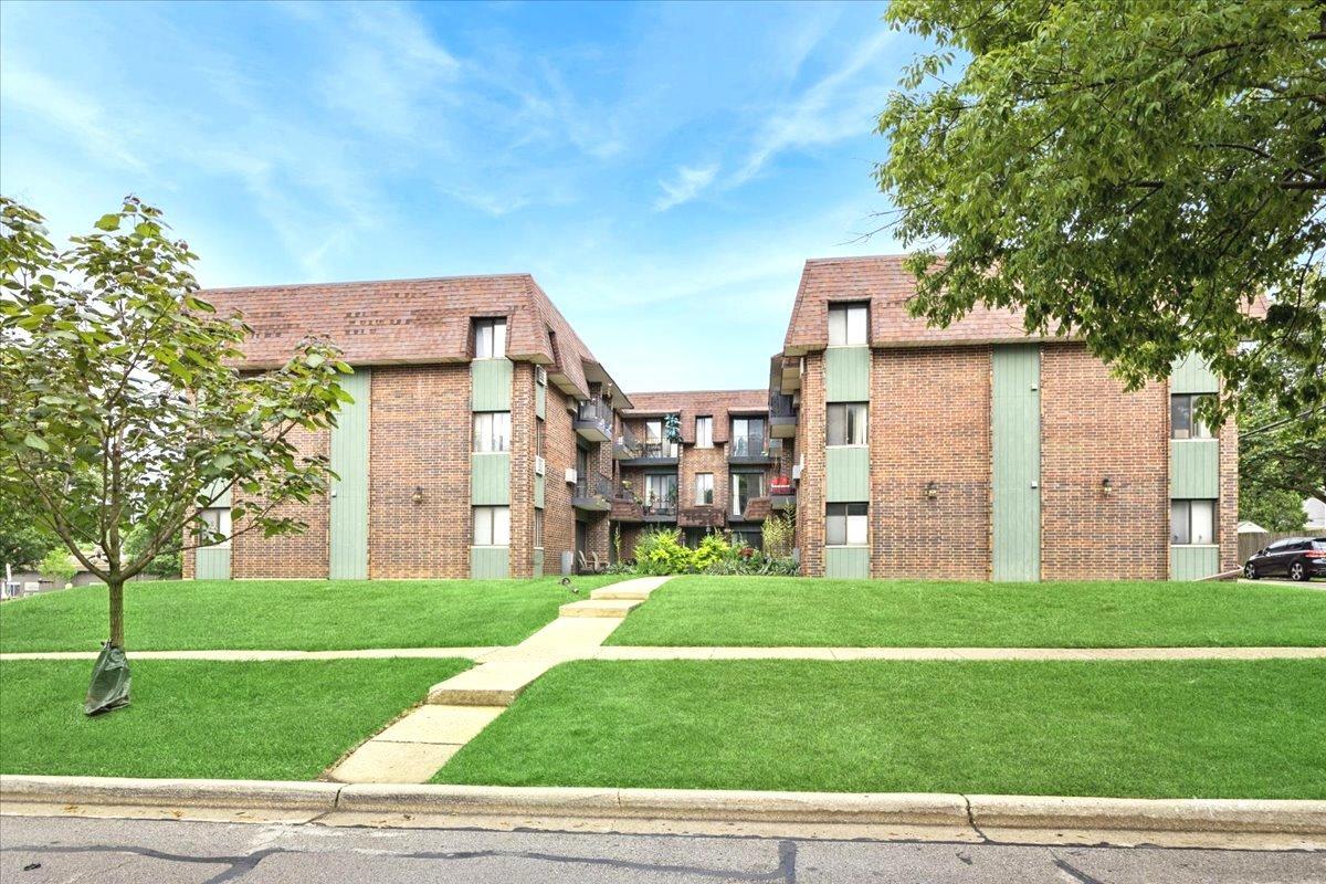 4944 Douglas Rd. #204, Downers Grove, IL 60515