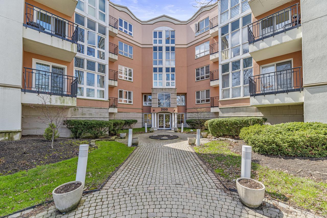 3100 Lexington Ln. #201, Glenview, IL 60026