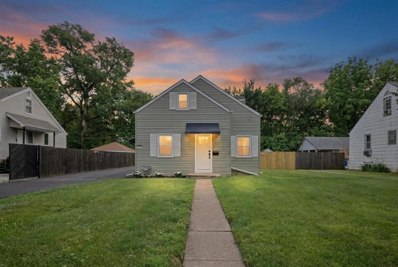 11401 S Whipple St., Merrionette Park, IL 60803
