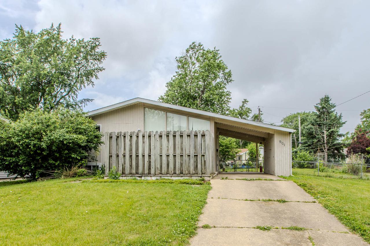 901 Mayflower Ave., Bloomington, IL 61701