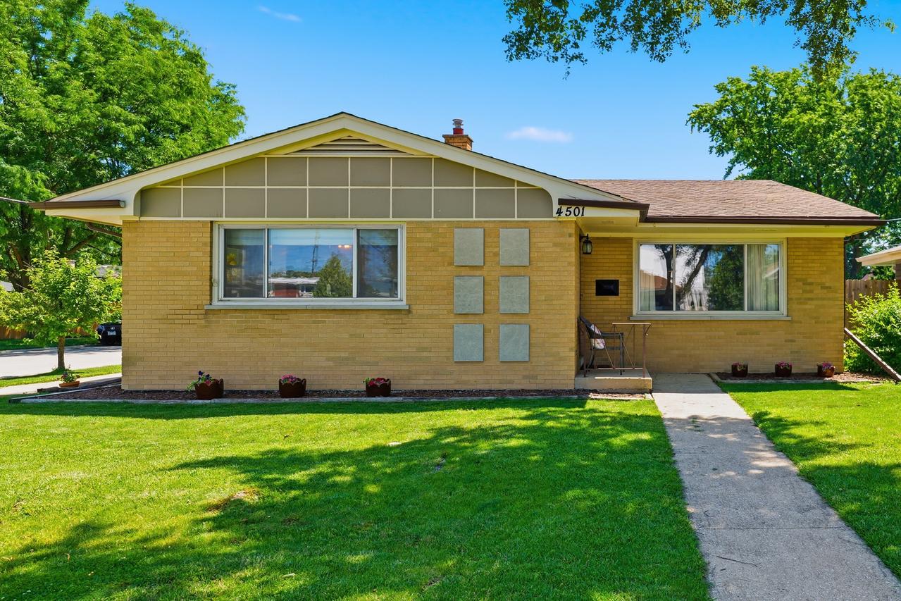4501 Blanchan Ave., Brookfield, IL 60513