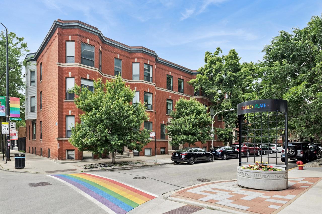 809 W Bradley Pl. #3, Chicago, IL 60613