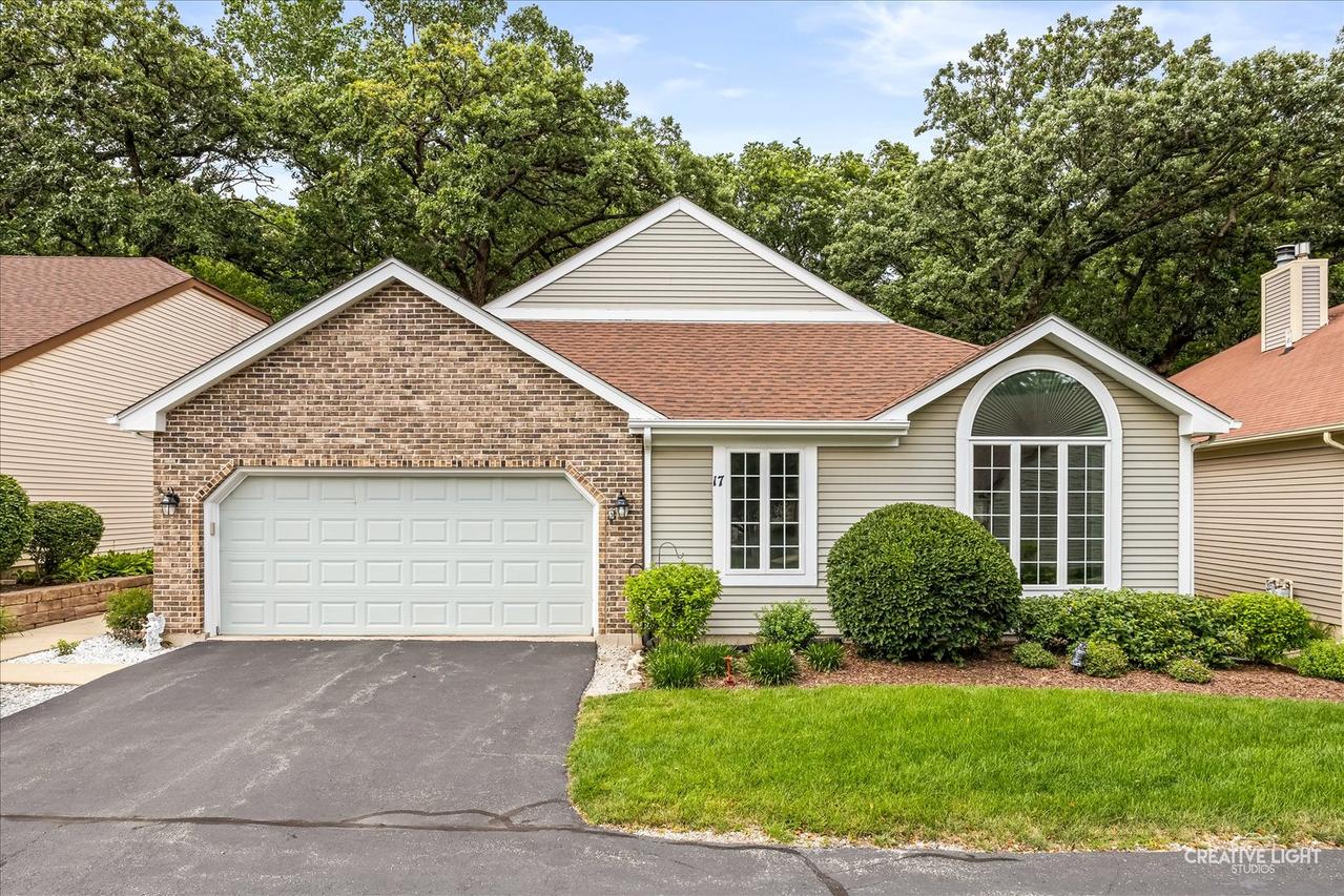 17 White Oak Ln., Elgin, IL 60123