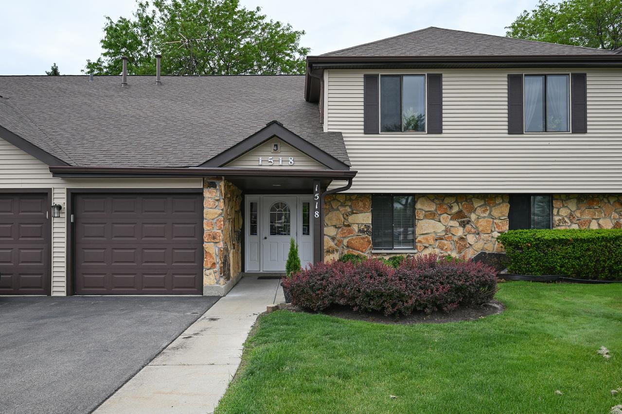 1518 Harbour Ct. #1B, Schaumburg, IL 60193