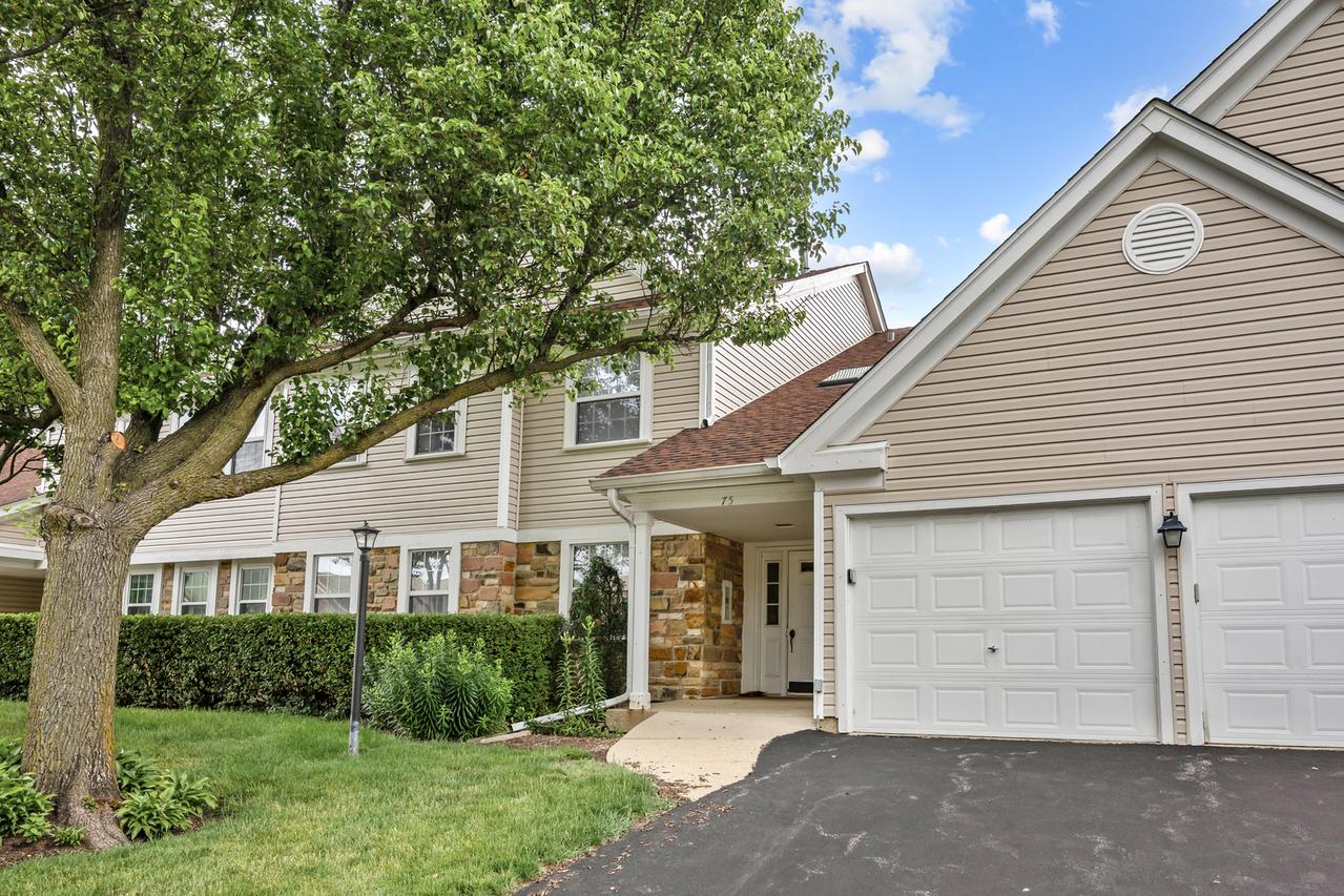 75 Larch Ct. #D-Z2, Schaumburg, IL 60193