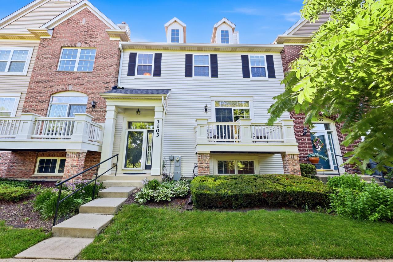1103 Bartholdi Ct., Carol Stream, IL 60188