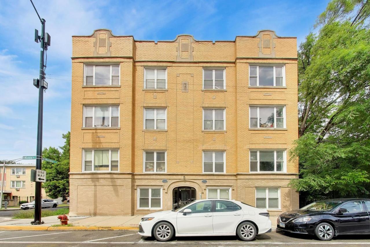 5302 N Kedzie Ave. #1, Chicago, IL 60625
