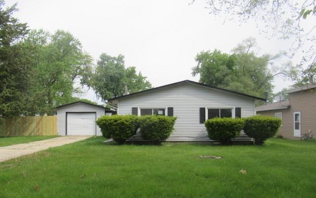 12 Circle Dr., Montgomery, IL 60538