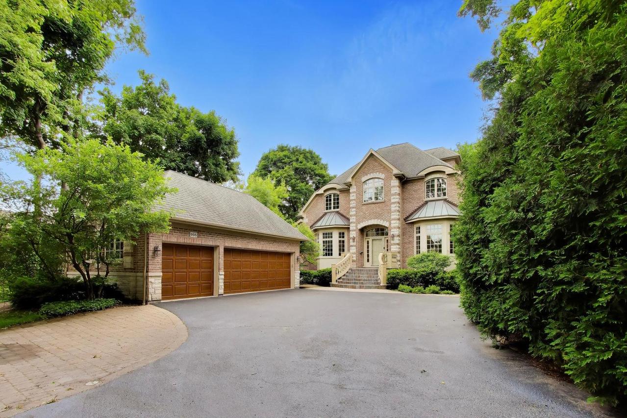995 Old Elm Pl., Glencoe, IL 60022