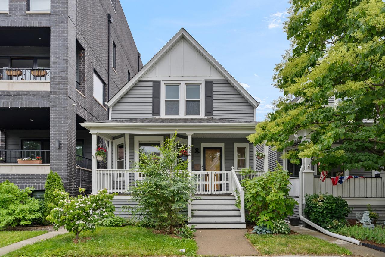 2241 W Foster Ave., Chicago, IL 60625