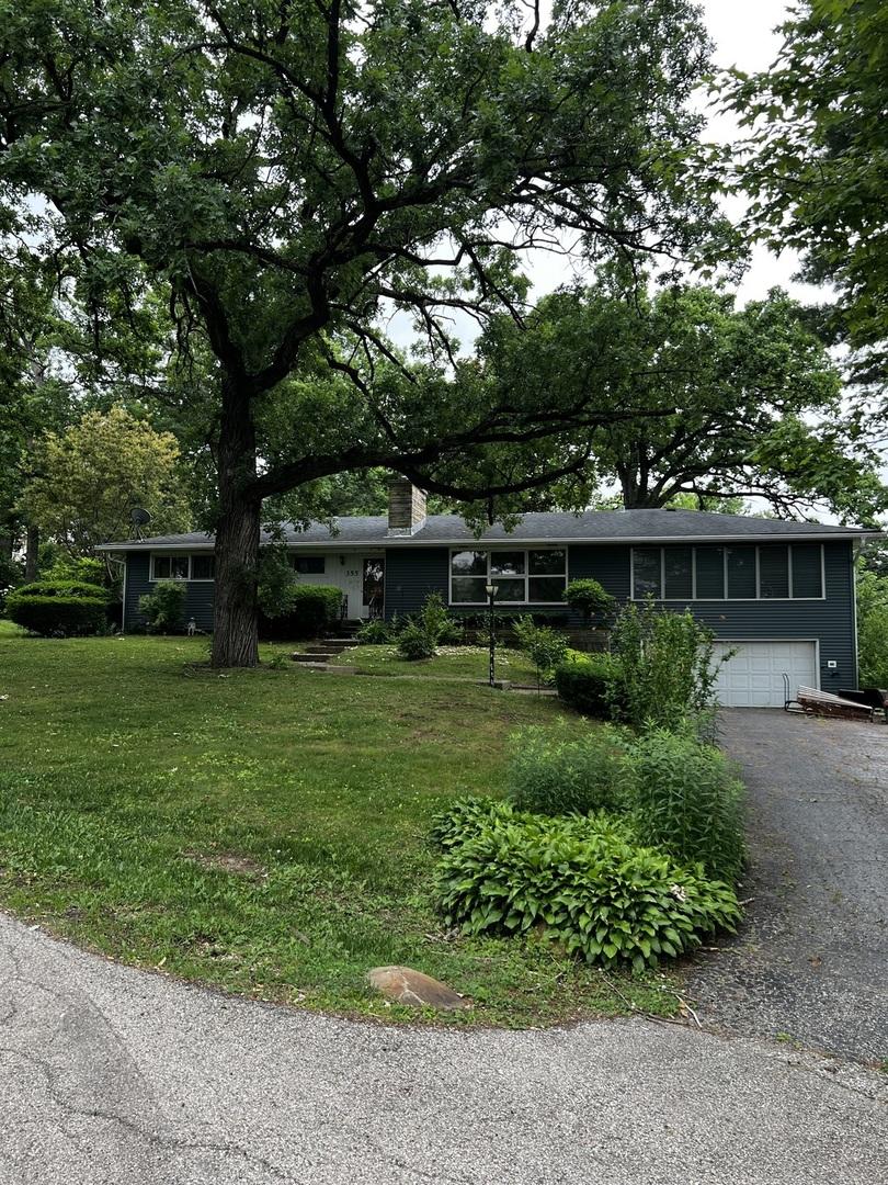 355 Hiawatha Dr., Lake In The Hills, IL 60156
