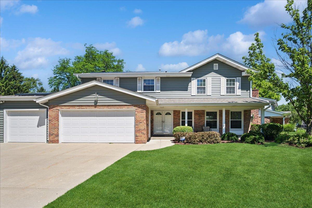 1660 Clavinia Ave., Deerfield, IL 60015