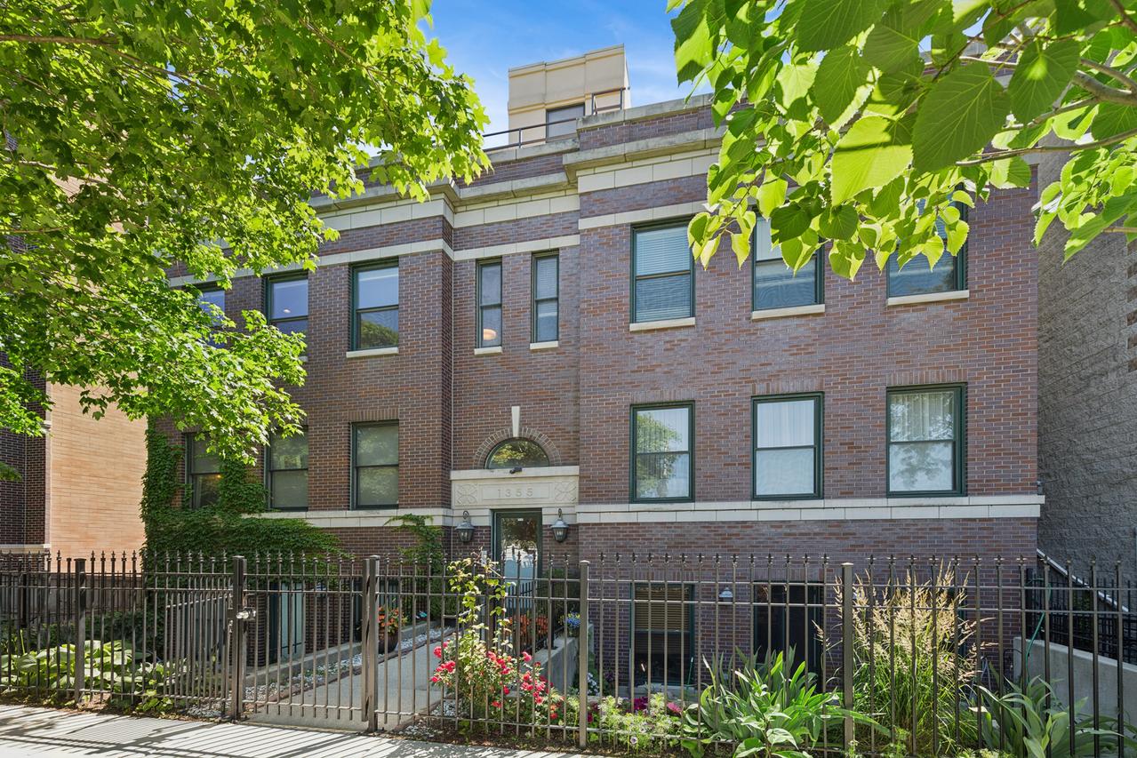 1355 N Mohawk St. #3N, Chicago, IL 60610