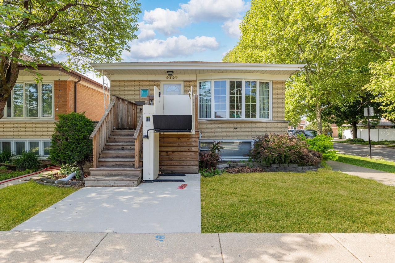 5859 W 64th St., Chicago, IL 60638