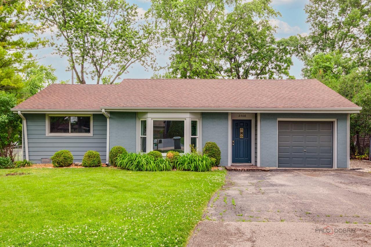 2508 Highland Dr., Lindenhurst, IL 60046